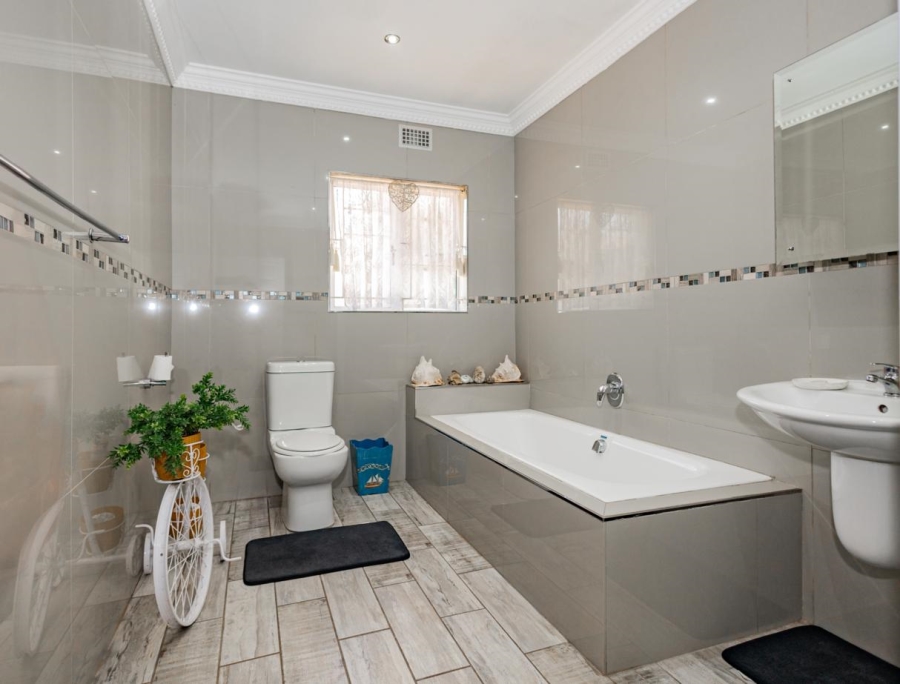 8 Bedroom Property for Sale in Joostenbergvlakte Western Cape